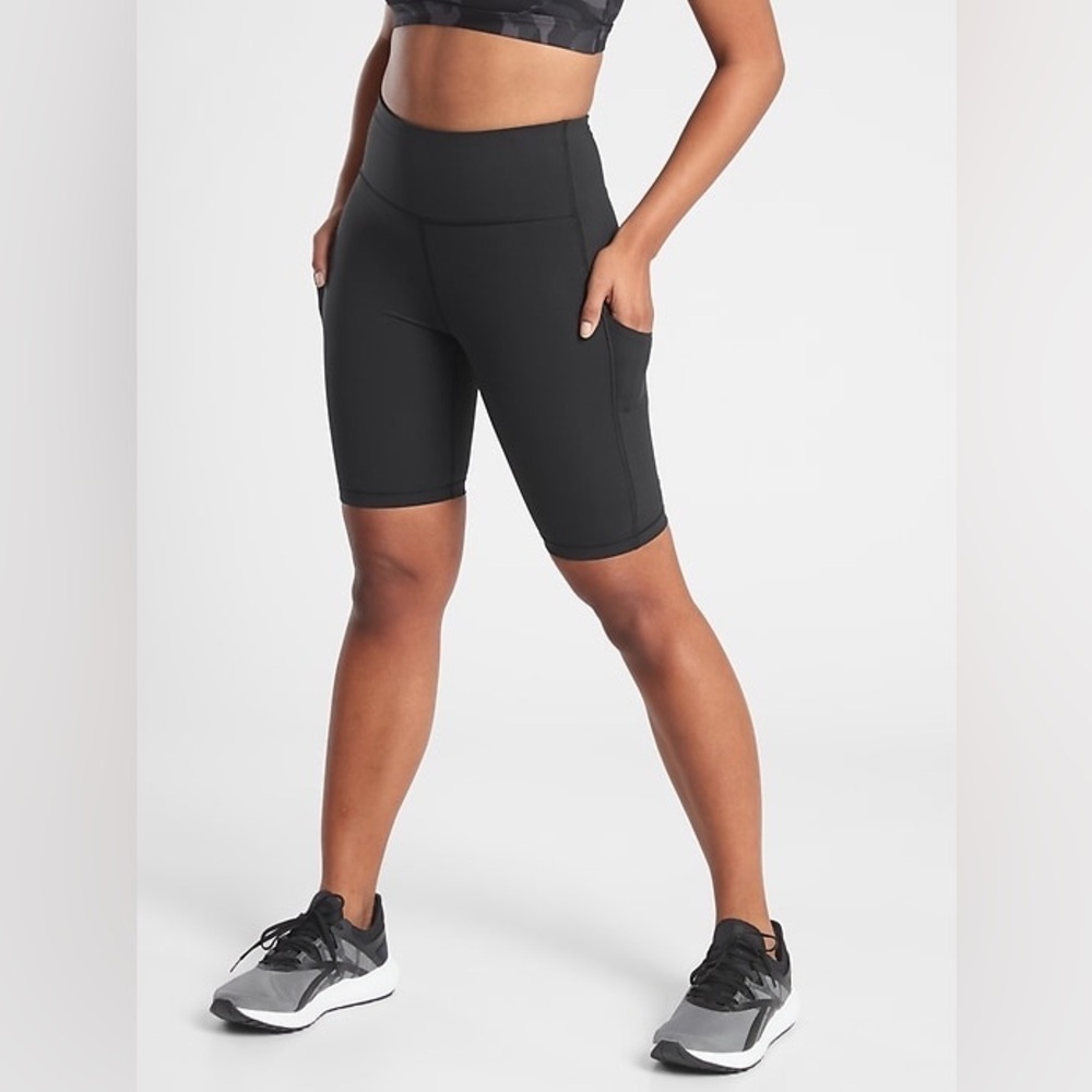 ATHLETA ULTIMATE STASH POCKET 9" SHORT